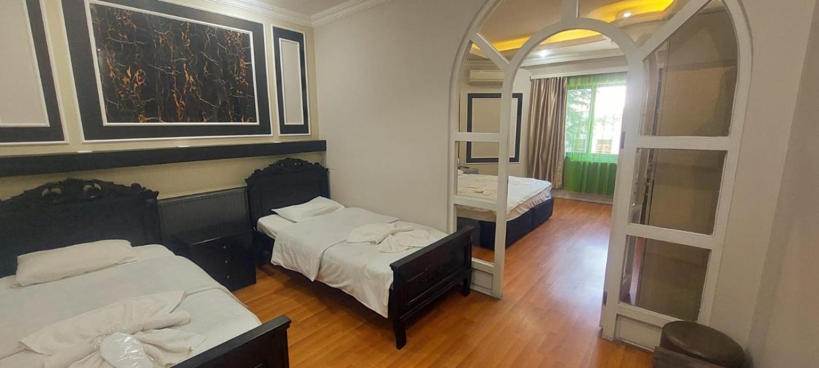 Metrepol Hotel 巴统 外观 照片