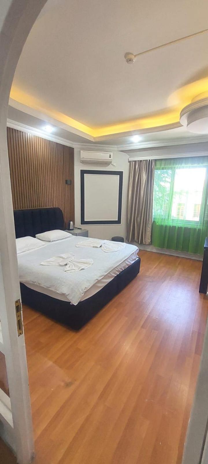 Metrepol Hotel 巴统 外观 照片