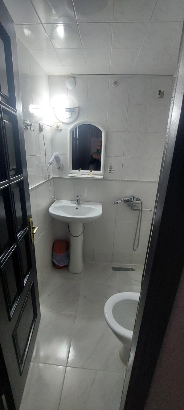 Metrepol Hotel 巴统 外观 照片