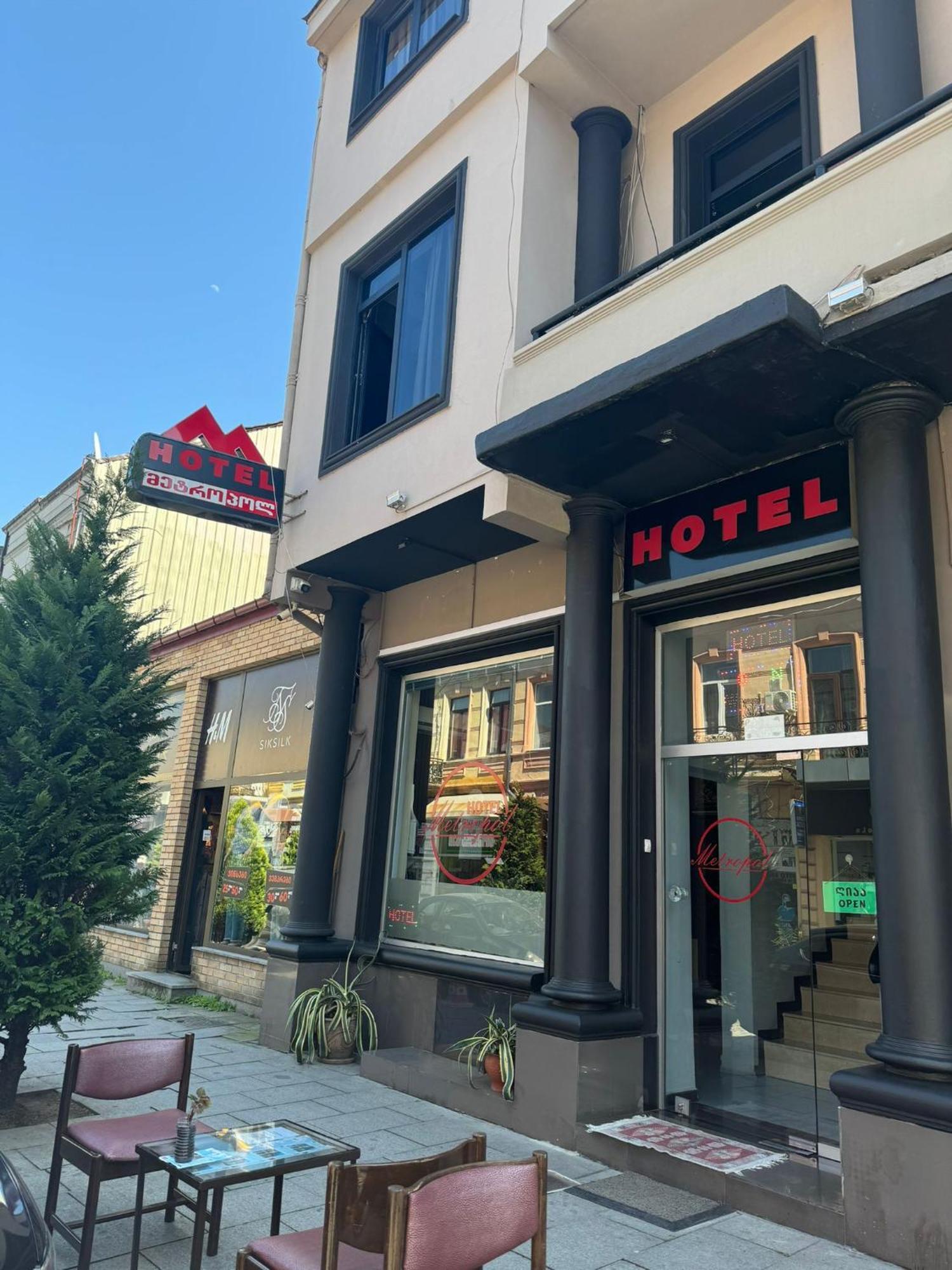 Metrepol Hotel 巴统 外观 照片